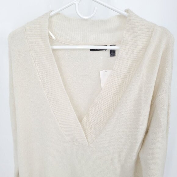 New RDI XS Oversized White Knit V-Neck Sweater Pullover Womens NWT - Picture 1 of 3